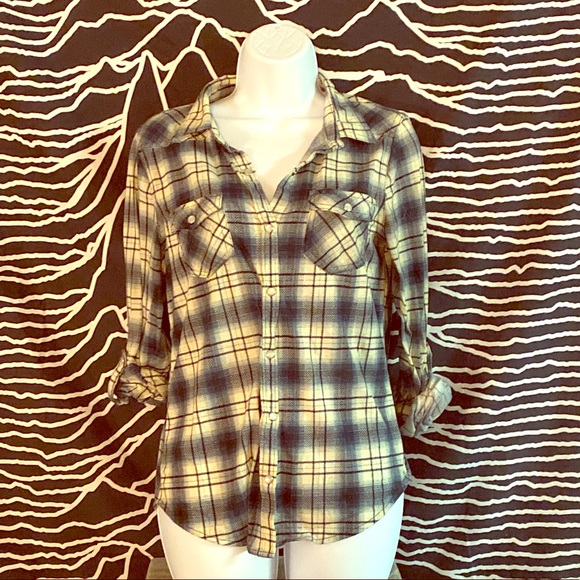Passport Tops - 💙Super Soft Plaid Long Sleeved Rockabilly Top!💙